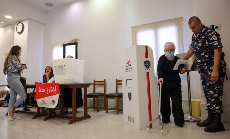 لبنان .. بتأثير الأزمة صناديق الاقتراع تفتح أبوابها في الانتخابات النيابية