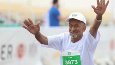 سعودي يبلغ من العمر 85 عامًا يتفوق في سباقات الماراثون