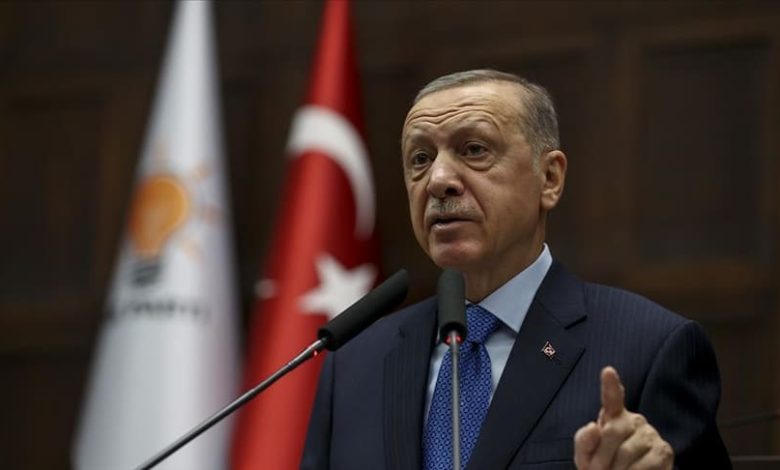 أردوغان يحث المعارضة على إدراج قضية الحجاب في الدستور البلاد