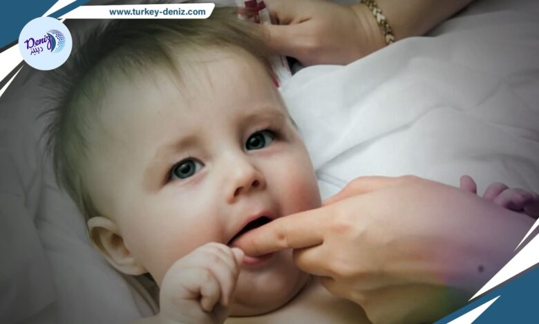 لماذا يعاني الرضع من رائحة فم كريهة؟