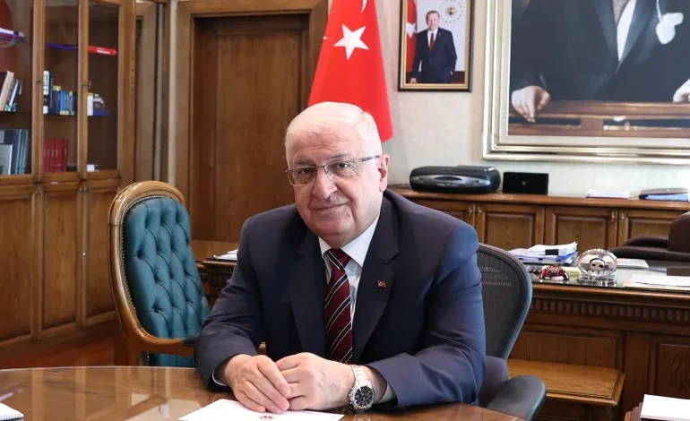 وزير الدفاع التركي يبين موقف بلاده إزاء الحرب في غزة والتوترات في البحر الأحمر